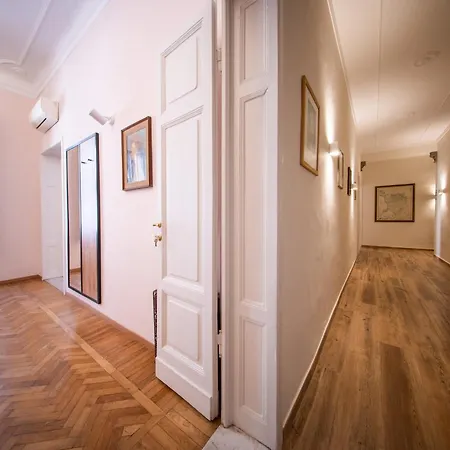 Frühstückspension Five Mantellate 9 3*