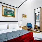 Five Mantellate 9 B&B