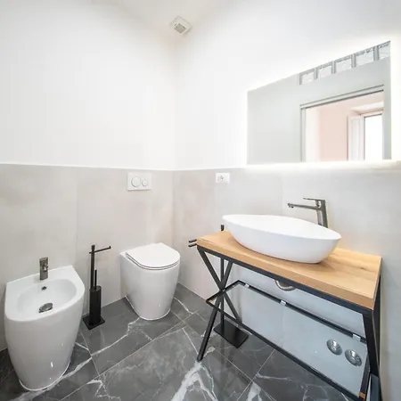 Five Mantellate 9 Bed & Breakfast 3*