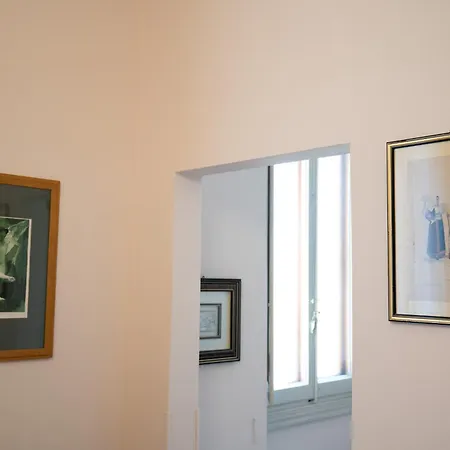 Five Mantellate 9 Bed & Breakfast