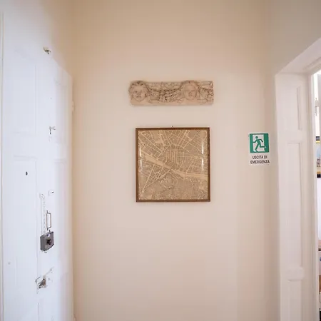 Five Mantellate 9 Couette-café