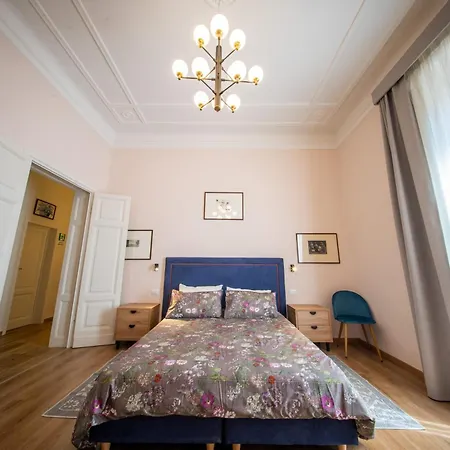 Five Mantellate 9 3* Floransa