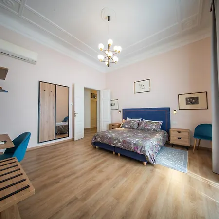 Five Mantellate 9 3*