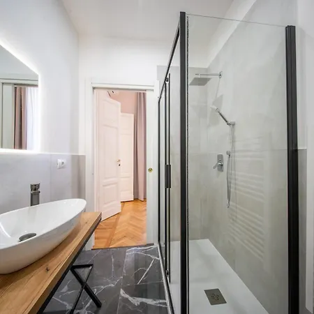 Five Mantellate 9 Floransa