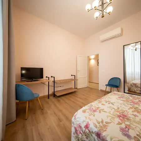 Five Mantellate 9 Floransa