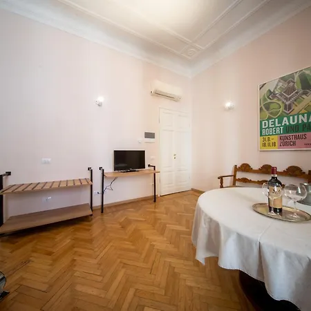 Five Mantellate 9 Oda ve Kahvaltı