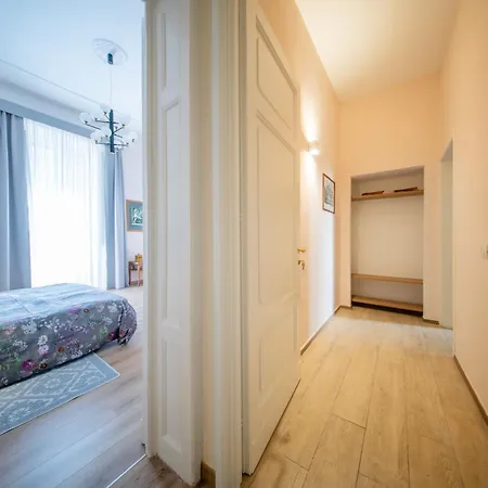Five Mantellate 9 Bed and Breakfast 3*