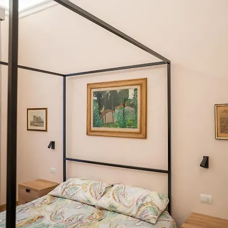 Five Mantellate 9 Bed and Breakfast