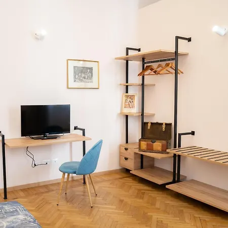 Five Mantellate 9 Bed and Breakfast 3*